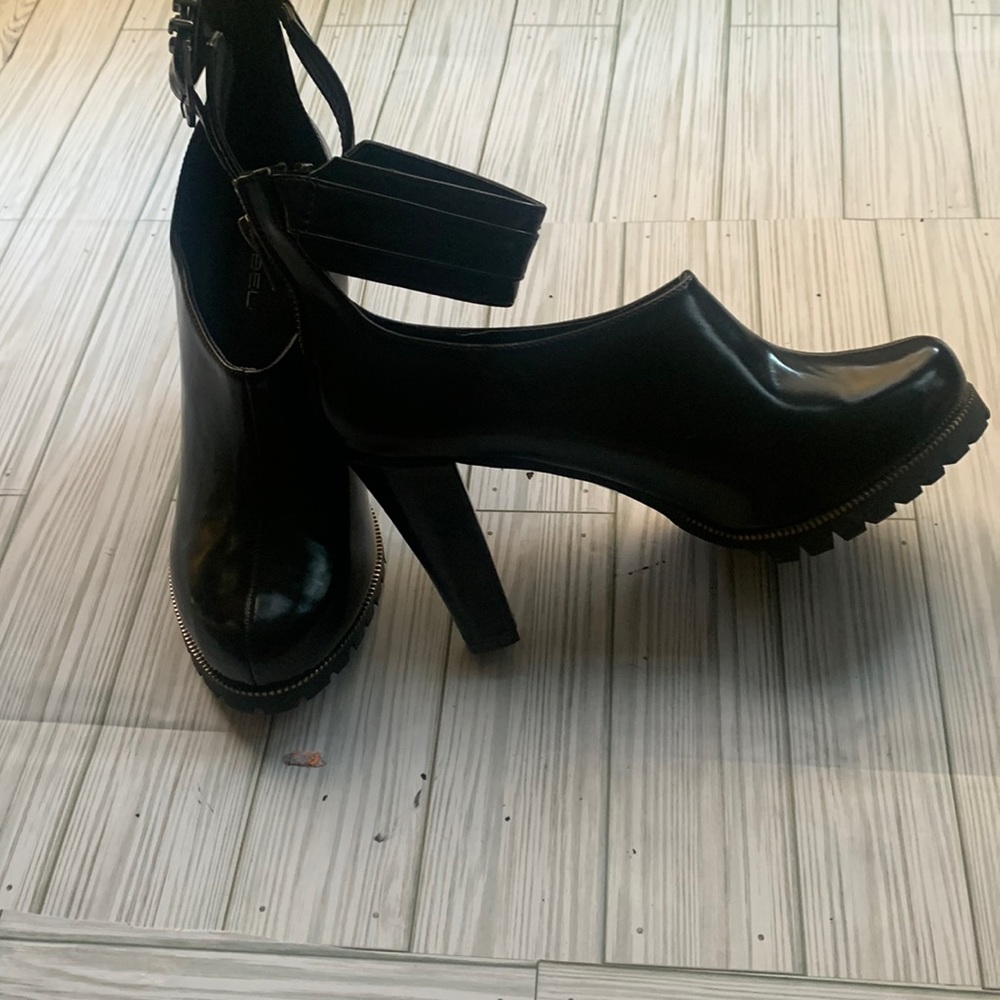 Brand new sexy shoe with strap around the ankle